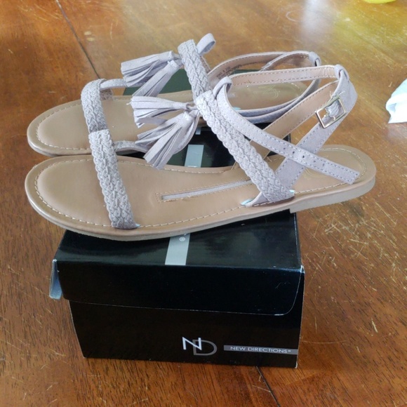 Shoes - Picture 2 of 3